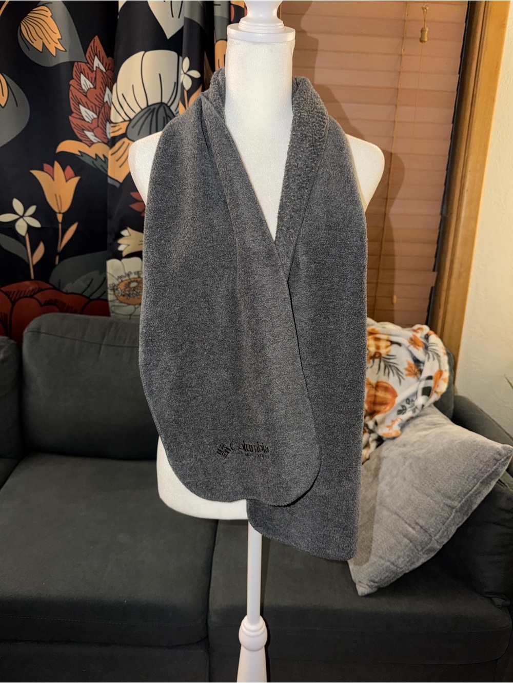 Columbia Gray Solid Fleece Polyester Logo Rectangle Scarf 56” Women unisex
